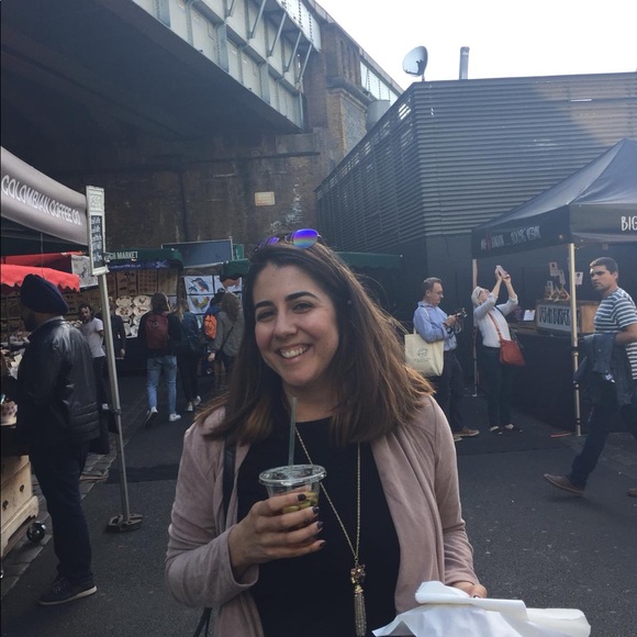 Meet your Posher, Alexandra - Picture 1 of 1